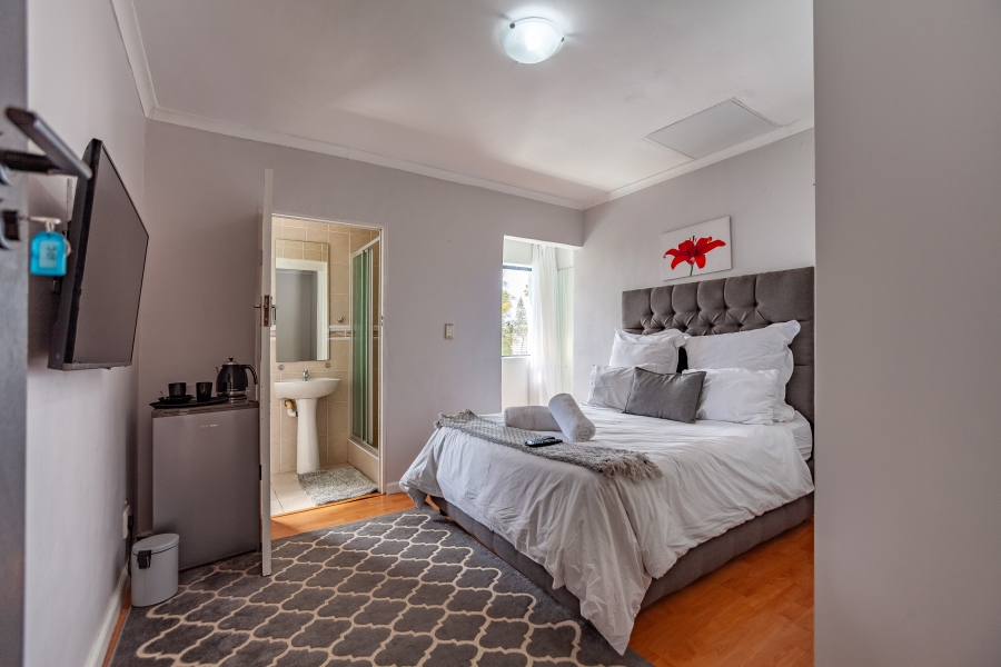 8 Bedroom Property for Sale in Milnerton Ridge Western Cape